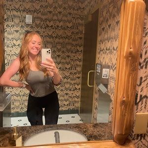 Meet your Posher, Maya